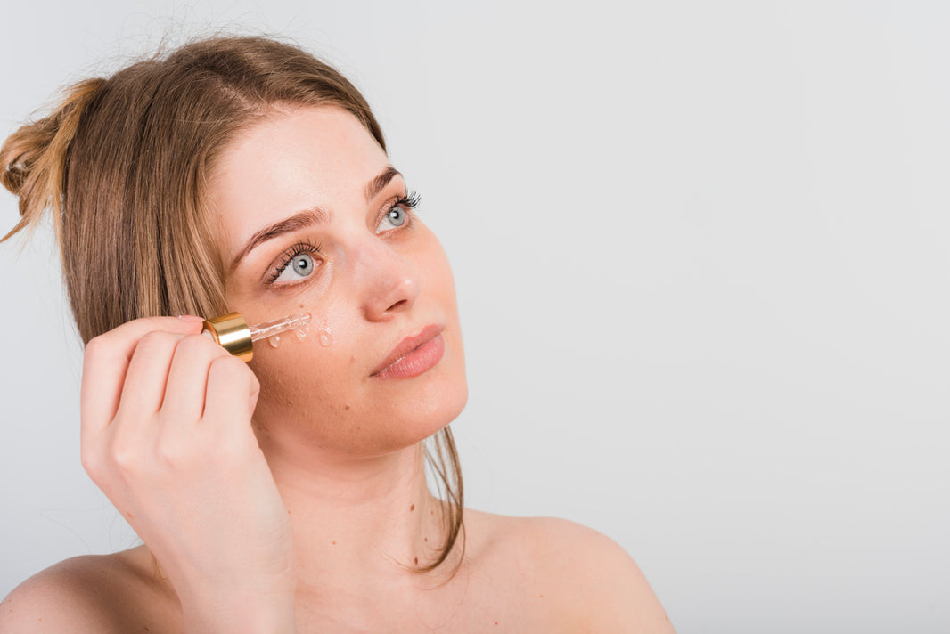 Siero viso antiage per una pelle giovane e luminosa